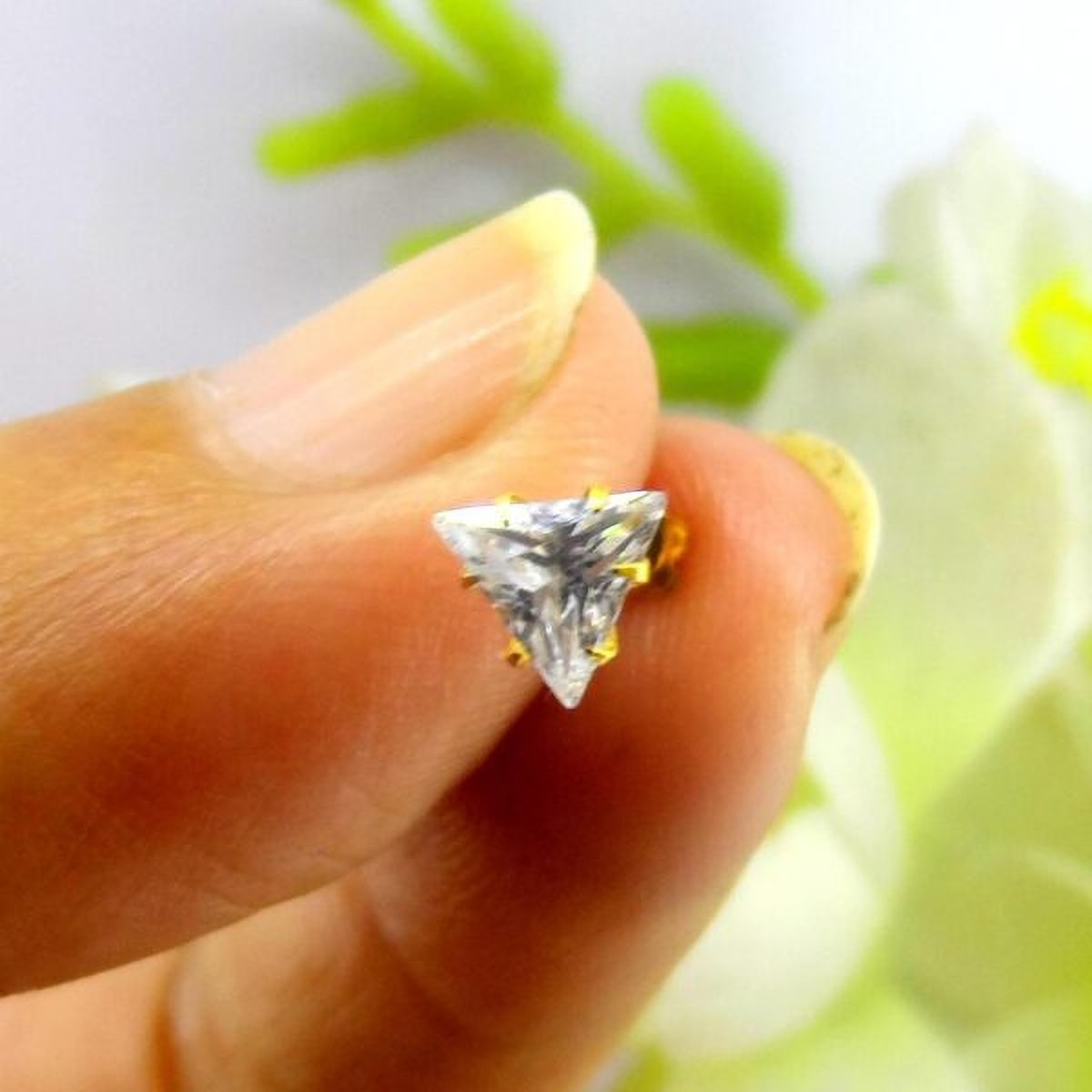 Tikona Nose Pin – Stylish W Design