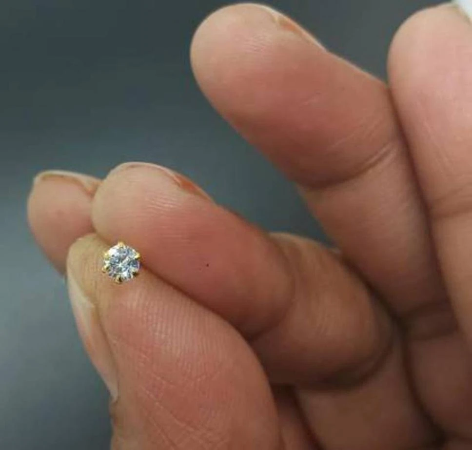 Single Nugget Nose Pin – Classy