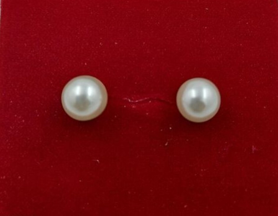 Latest Fashion Pearl Danglers Gold Plate...