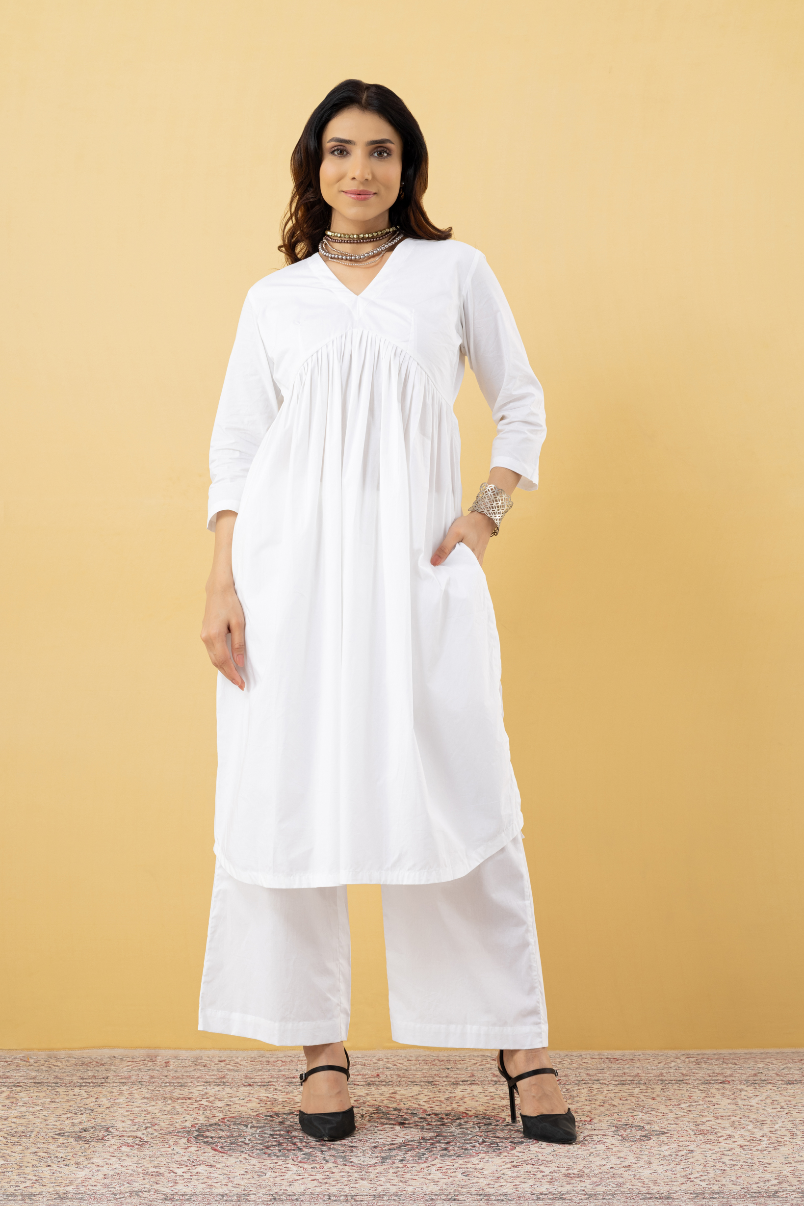 Elegant White Cotton Kurta Set with Pint...
