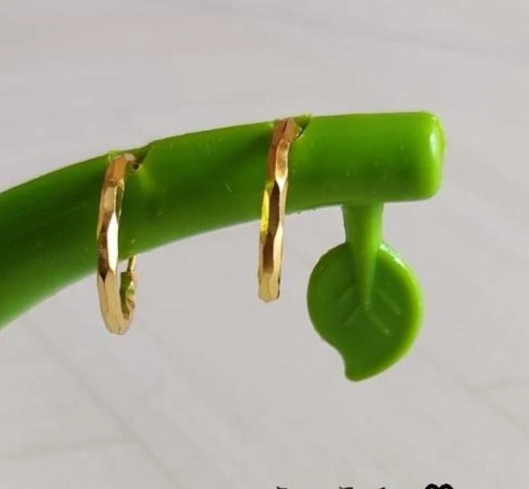 Gold coted simple cut light weight hoop...