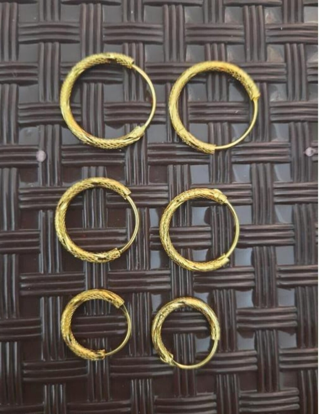 Gold coted simple cut light weight hoop...