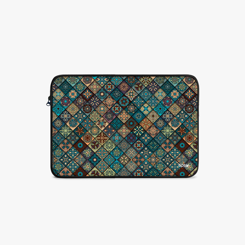 "TRADITIONAL SYMBOLS" Laptop Sleeves:Bol...
