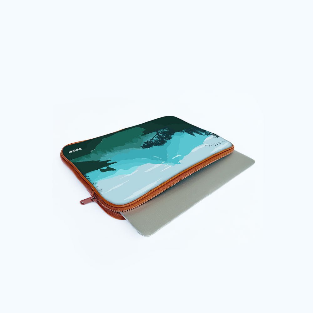 "WOLF IN THE FOREST" Laptop Sleeves: Bol...