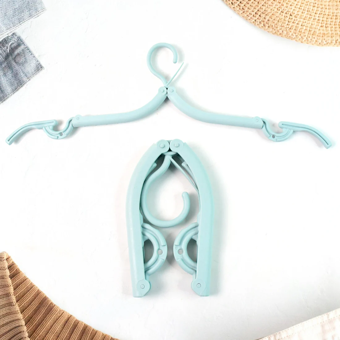 Travel Hangers, Portable Folding Clothes...