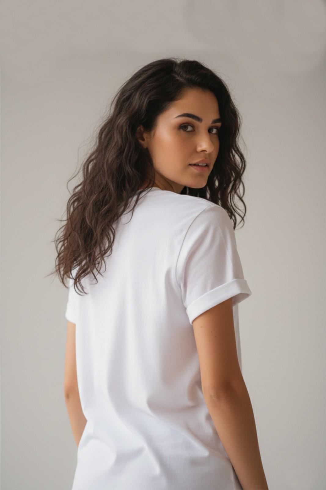 THE SIGNATURE VIBE REGULAR TEE